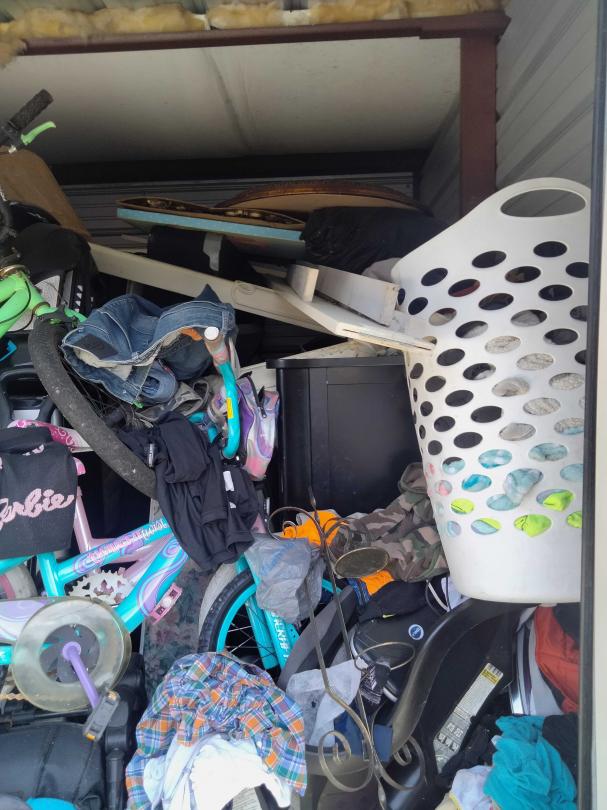 Storage Unit Auction in Hinesville, GA at Gray Line Storage 100